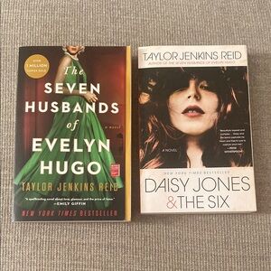 Romance Novels The Seven Husbands of Evelyn Hugo & Daisy Jones & The Six